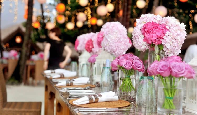 How to Save Money on Wedding Centerpieces!