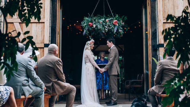 Böhmische Gartenhochzeit mit prinzessischen Blumenmädchenkleidern