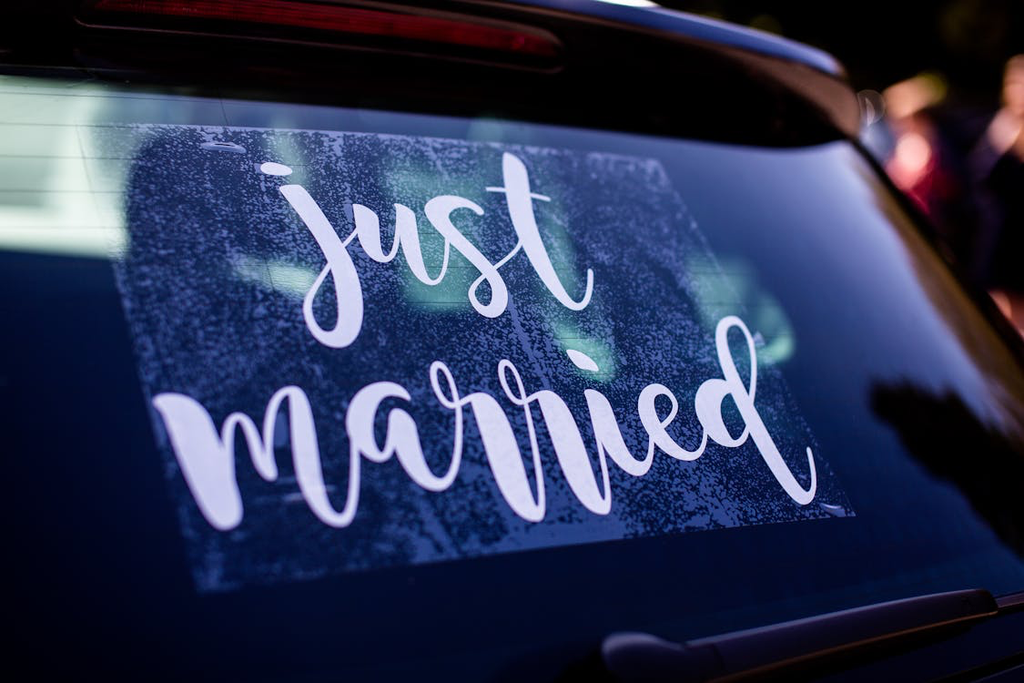 Ruedas de Boda: Alquilar vs Comprar un Coche de Segunda Mano para Tu Gran Día
