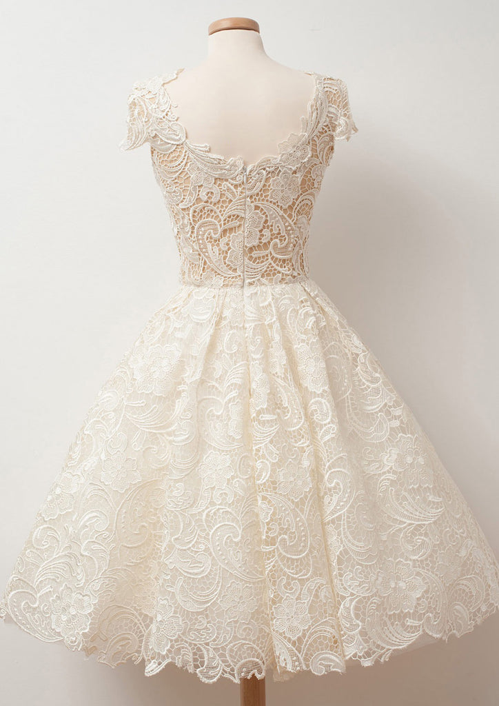 レース プロムドレス アイボリー ボールガウン スカラップネック キャップスリーブ 膝丈