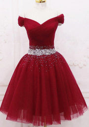 Mini vestido de baile curto de tule lilás sem mangas com ombro de fora, miçangas plissadas