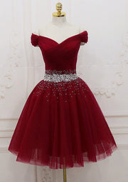 Mini vestido de baile curto de tule lilás sem mangas com ombro de fora, miçangas plissadas