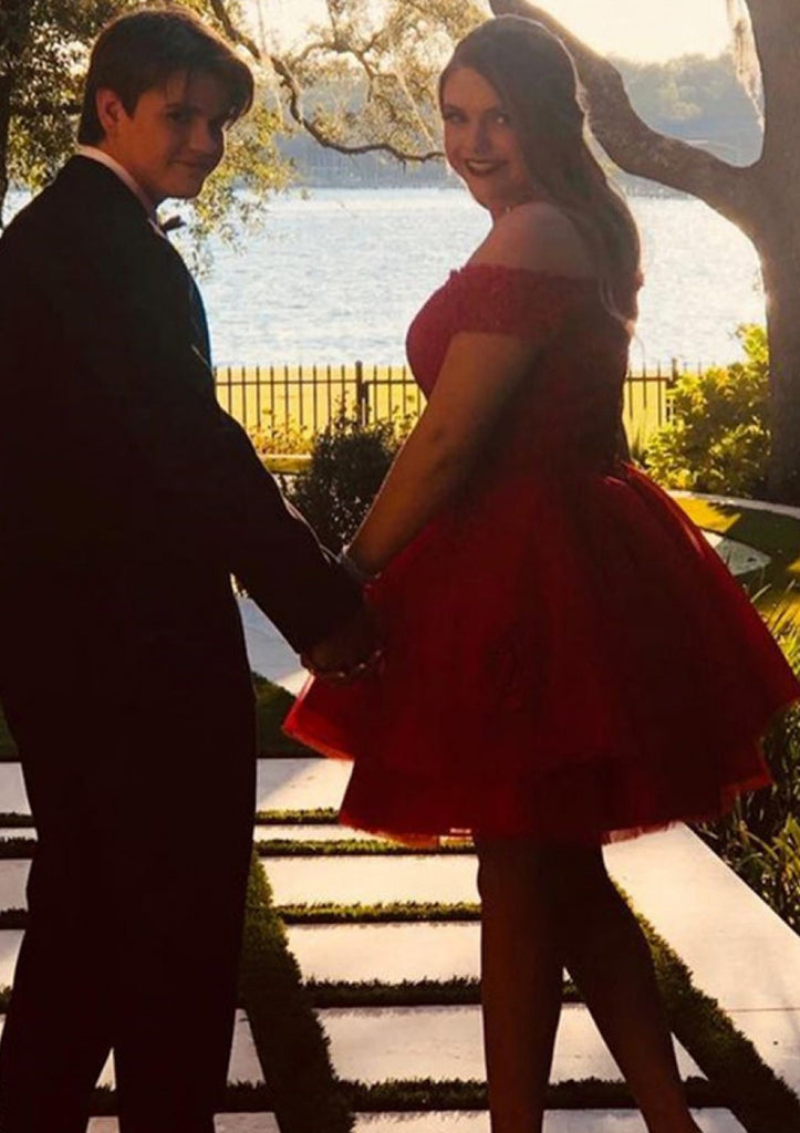 Mini vestido de regreso a casa corto de tul con encaje y manga corta con hombros descubiertos y corte en A, rebordear