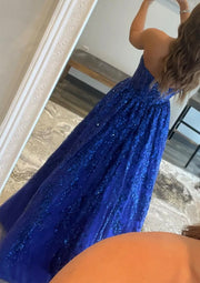Vestido de Festa Prom de Renda Azul Royal, com Corpete Sem Alças e Comprimento até ao Chão, com Bolsos