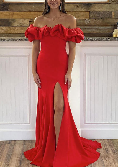 Vestido de Promoción Rojo de Satén con Falda de Sheath, Volantes, Sin Mangas y Cola Barrida, Con Abertura