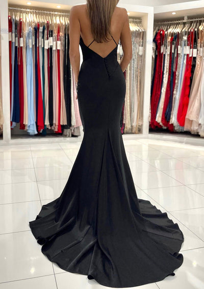 Vestido de Promoción de Satén Negro Sin Mangas con Espalda Descubierta y Cola Barrida en Corte de Sirena con Escote en V Elástico