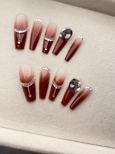 Unhas longas e vestíveis com strass reutilizáveis em vermelho vinho suave
