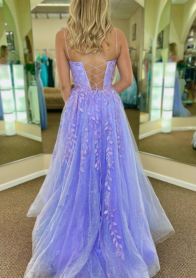 Abito da sera a linea ad A con scollo a U, spalline sottili, strascico, tulle applicato, glitterato