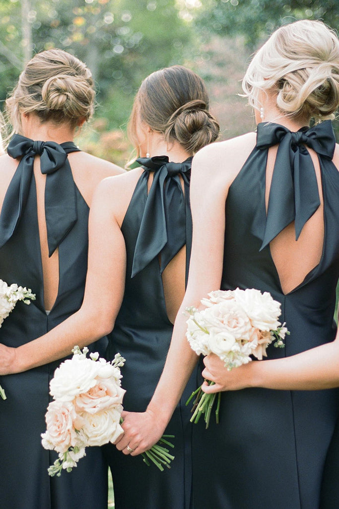 Vestido de Dama de Honra Longo Preto em Charmeuse com Decote Halter, Recorte nas Costas, Laço