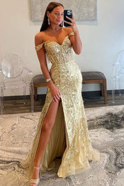 Vestido de Festa Mermaid Ombro a Ombro com Decote Coração, Lantejoulas Douradas, Renda, Cauda Varredura, Fenda