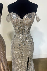 Vestido de Festa Mermaid Ombro a Ombro com Decote Coração, Lantejoulas Douradas, Renda, Cauda Varredura, Fenda