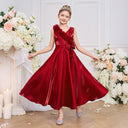 Vestido de Festa Formal Longo Vermelho em Cetim, Sem Mangas, Decote em V, Corte A, com Laços e Flores