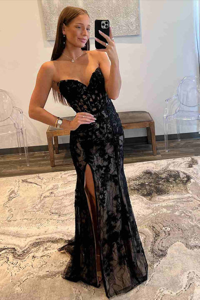 Robe de bal en dentelle noire sans bretelles, corset en fourreau, décolleté en cœur, traîne longue, fente