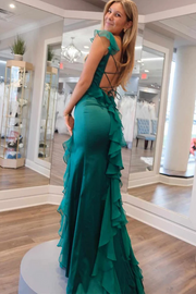 Vestido de Festa Comprido em Cetim Verde com Folhos, Decote Redondo, Mangas Curta Estilo Sereia, Fenda