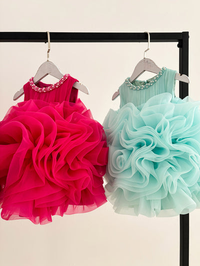 Robe de fille de fleur de fête d'enfants de longueur de genou d'organza de rosette sans manches perlée