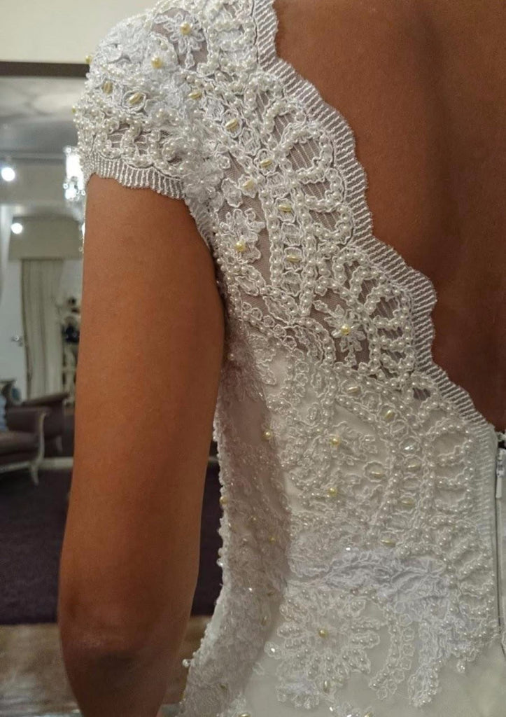 Beaded Scalloped Neck V Back Appliqued Lace A-line Bridal