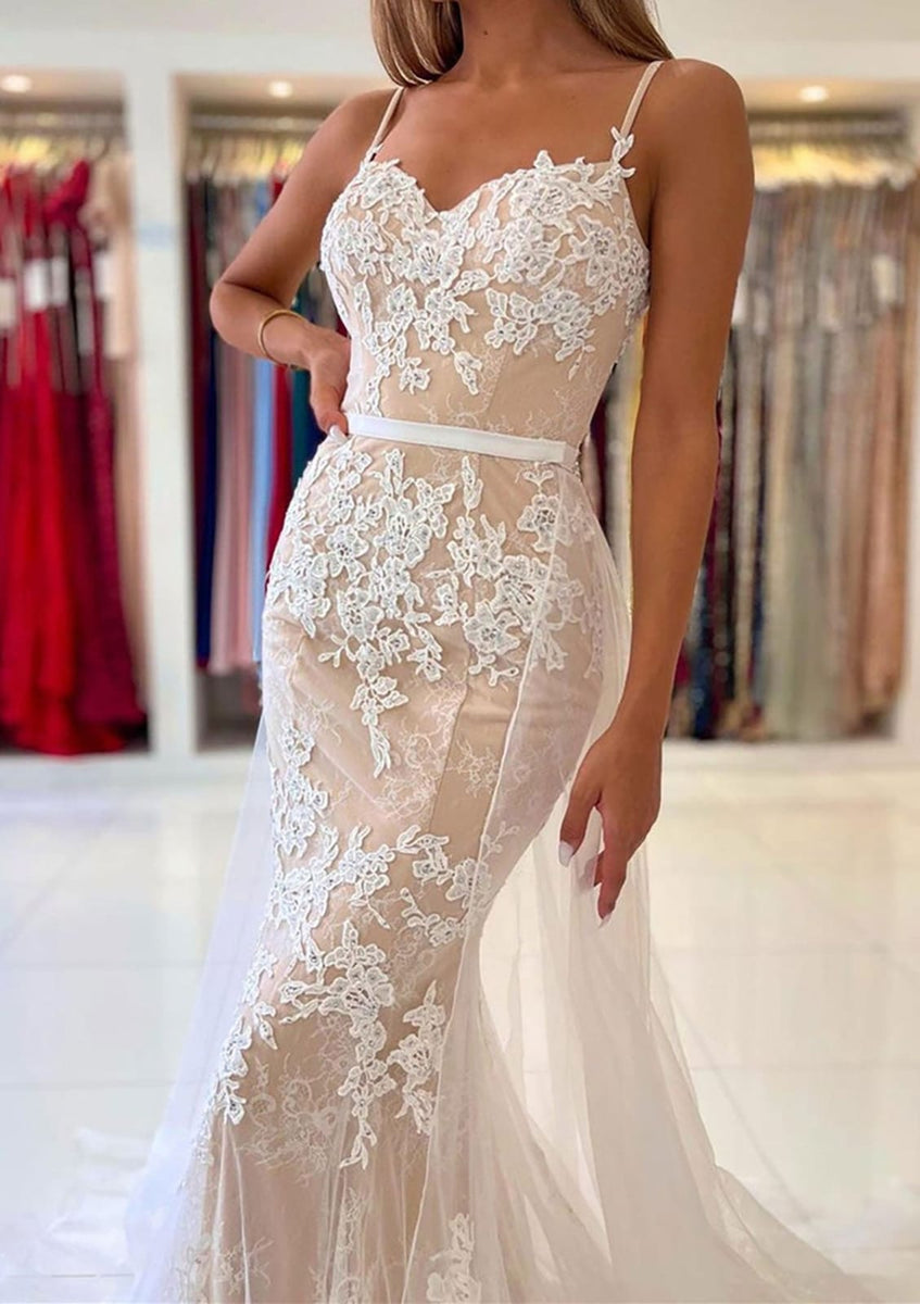 Vestido de novia de tul con encaje de corte y sobrefalda champán