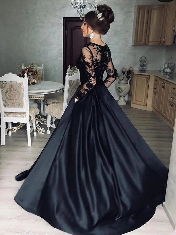A linha de cetim Renda Ilusão Bateau mangas compridas varredura vestido de casamento preto