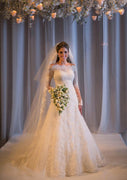 Robe de mariée en dentelle A-ligne à manches longues et épaules dénudées, paillettes