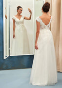 Sleeveless Lace Tulle Wedding Dress A-Line Scalloped V Neck Floor-Length