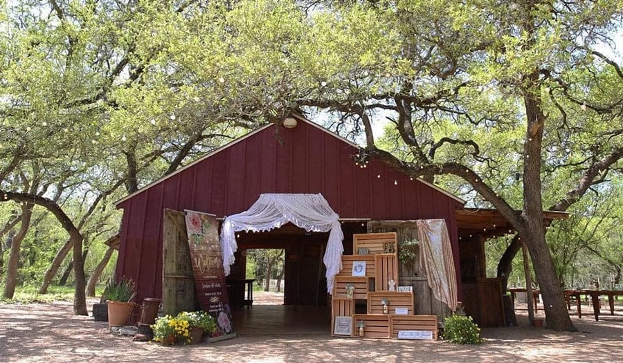 テキサス州の 12 の素朴な牧場と納屋の結婚式会場