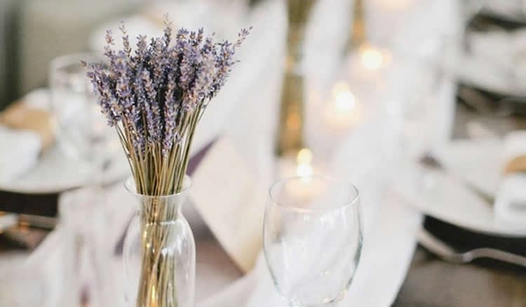 15 idéias DIY de decoração de centro de mesa de casamento para um casamento rústico