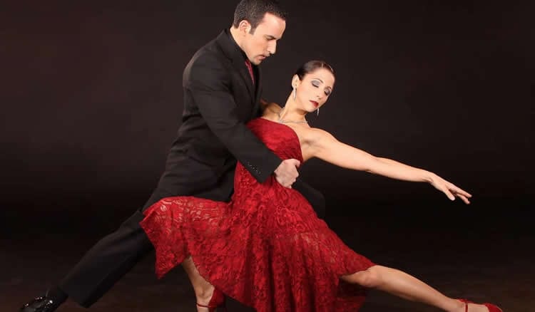 Die 4 romantischsten und einzigartigsten ersten Tanzideen
