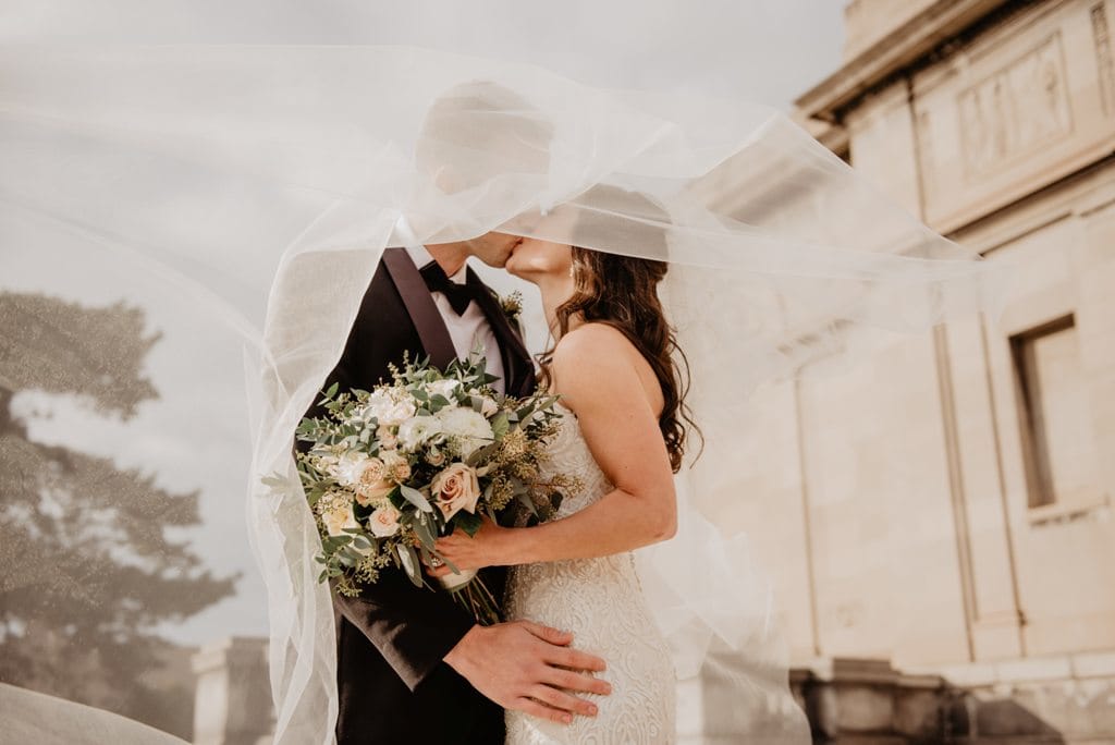 4 Tipps für eine kleine Braut zur Auswahl eines Hochzeitskleides
