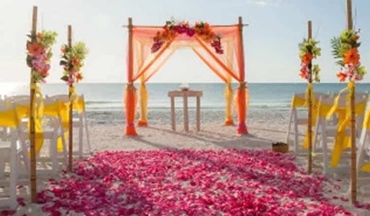 6 نصائح لإقامة حفل زفاف ساحر على شاطئ البحر