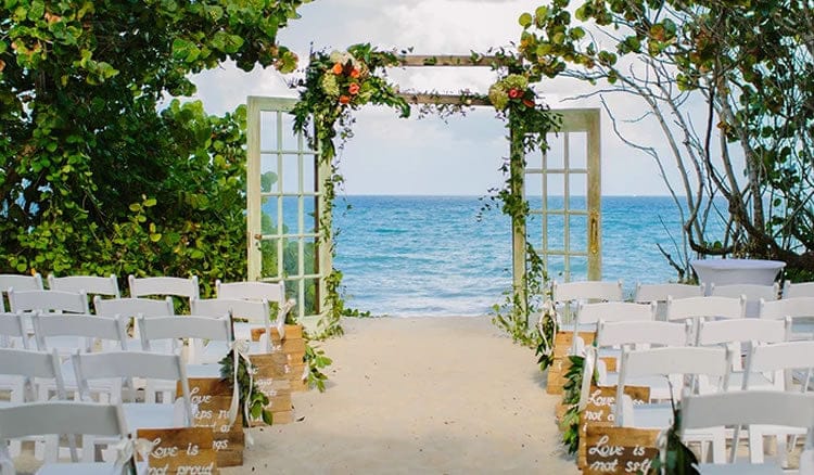 9 забавных и уникальных идей для идеальной свадьбы на пляже