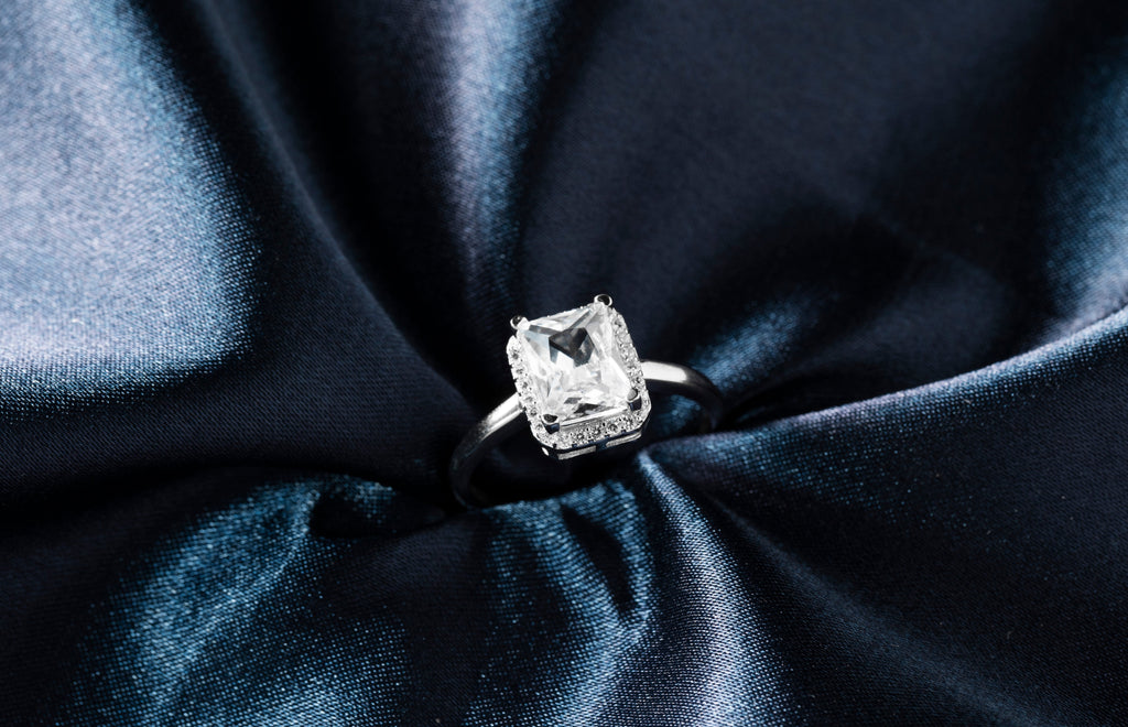 Oval Engagement Rings and Their Place in Modern Bridal Style