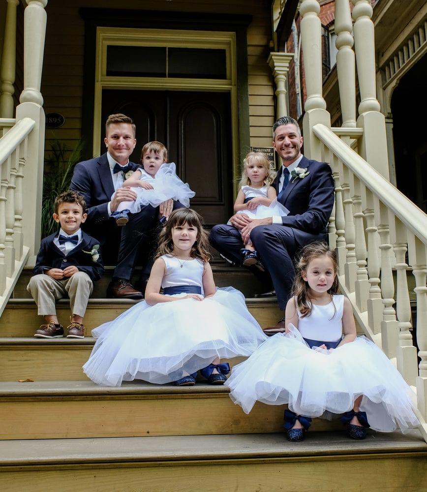 Schöne Savannah-Hochzeit mit Prinzessinnen-Blumenmädchenkleidern