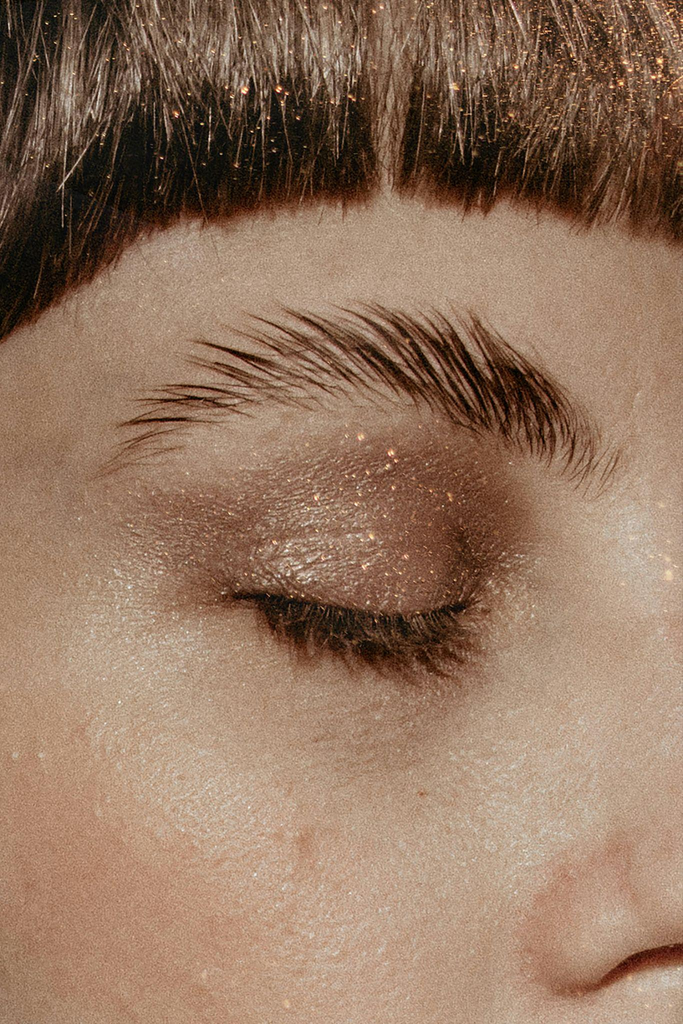 Which Type of Eyebrow Growth Serum Works Best for Over-Plucked Brow Lines?