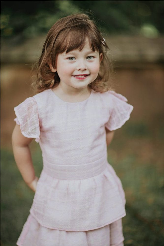 Robes de fille de fleur pastel parfaites pour le mariage de jardin de printemps