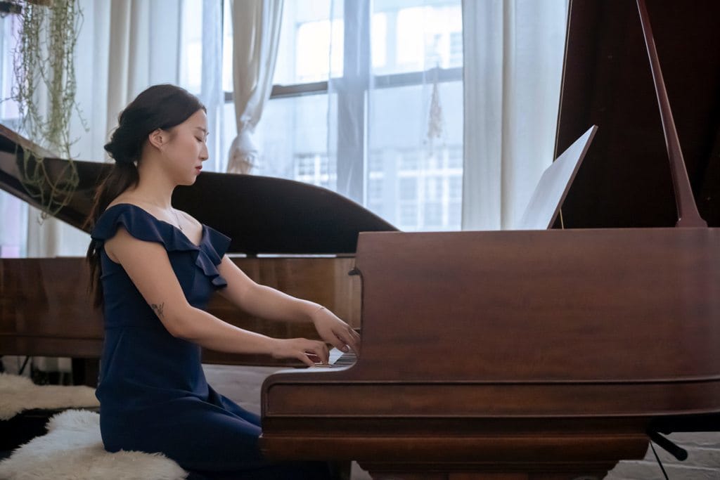 2022年の女性のためのピアノリサイタルドレスコード：リサイタルに何を着るか？