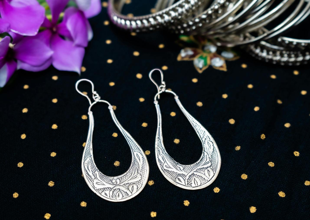 Silver Earrings Style Tips: Elevate Your Look Easily