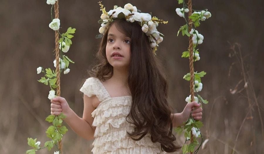 Le migliori 16 idee per abiti da ragazza di fiori in avorio per un matrimonio nella foresta da favola