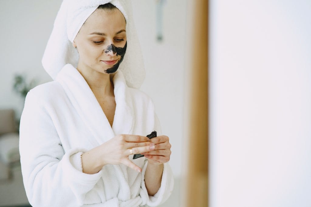 ¿Qué debe tener los productos para el cuidado de la piel facial para una mujer de 30 años?
