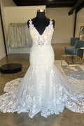 White Plunging V Neck Lace Tulle Trumpet Court Wedding Dress