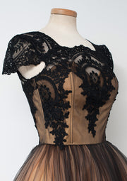 Vestido de baile de tule vestido de baile decote quadrado comprimento chá renda preta