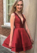 Атласное коктейльное платье А-силуэта с глубоким вырезом без рукавов Красное короткое мини-многослойное
