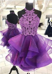 Mini abito corto da homecoming con volant in organza viola senza maniche, pizzo con perline