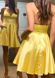 Короткое мини-платье для выпускного вечера Charmeuse без рукавов с V-образным вырезом, карманы