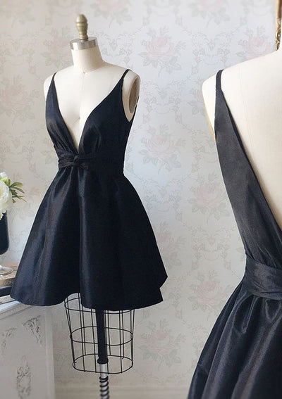 Черное короткое мини-платье для выпускного вечера из черной тафты с глубоким вырезом и V-образным вырезом на спине