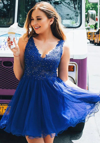Mini vestido de baile curto de tule azul royal sem mangas com decote em V, renda com miçangas