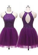 Mini abito corto da homecoming in tulle senza maniche, a trapezio, con paillettes plissettate