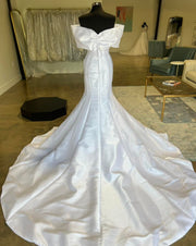 White Off-the-Shoulder Bow Trumpet Long Wedding Dress