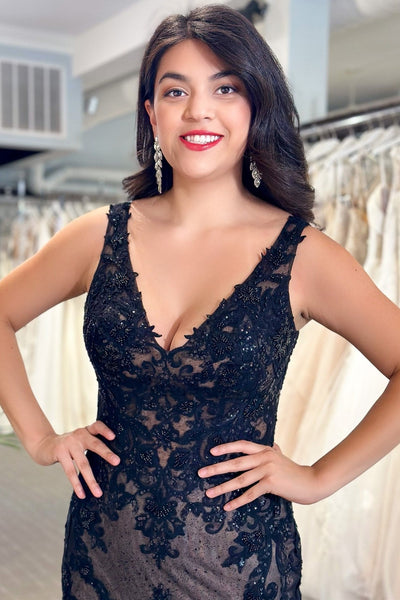 Black Tulle Appliques V-Neck Trumpet Long Wedding Dress