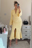 Robe longueur thé jaune pour invitée de mariage, à décolleté en V, boutonnée et coupe sirène