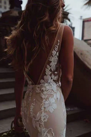 V-Neck Lace Appliques Sleeveless Bohemian Wedding Dress